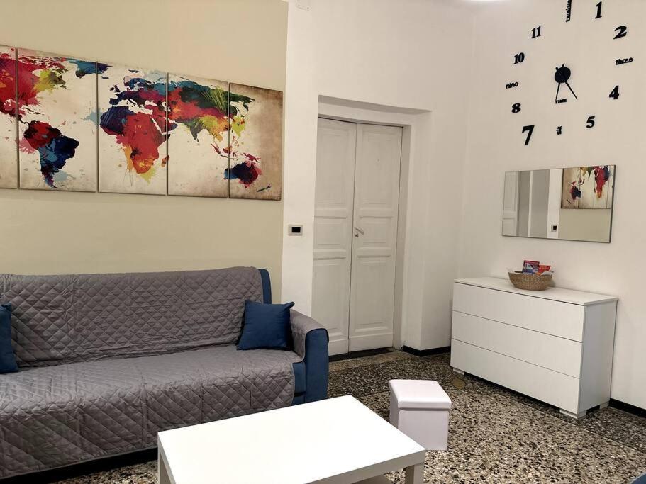 Ridi Che Ti Passa In Vico Del Fieno Daire Cenova Dış mekan fotoğraf