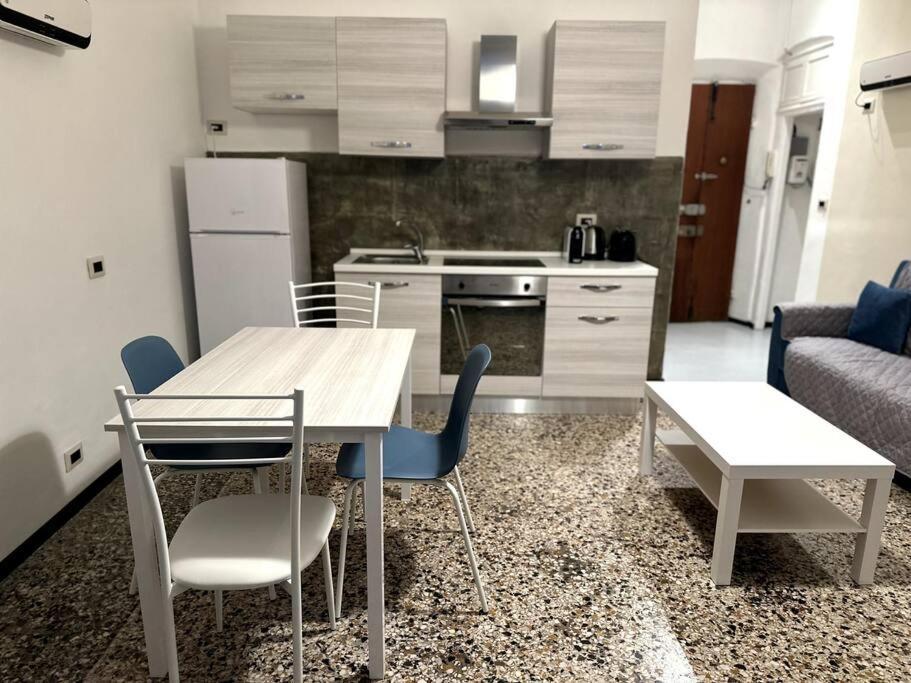 Ridi Che Ti Passa In Vico Del Fieno Daire Cenova Dış mekan fotoğraf